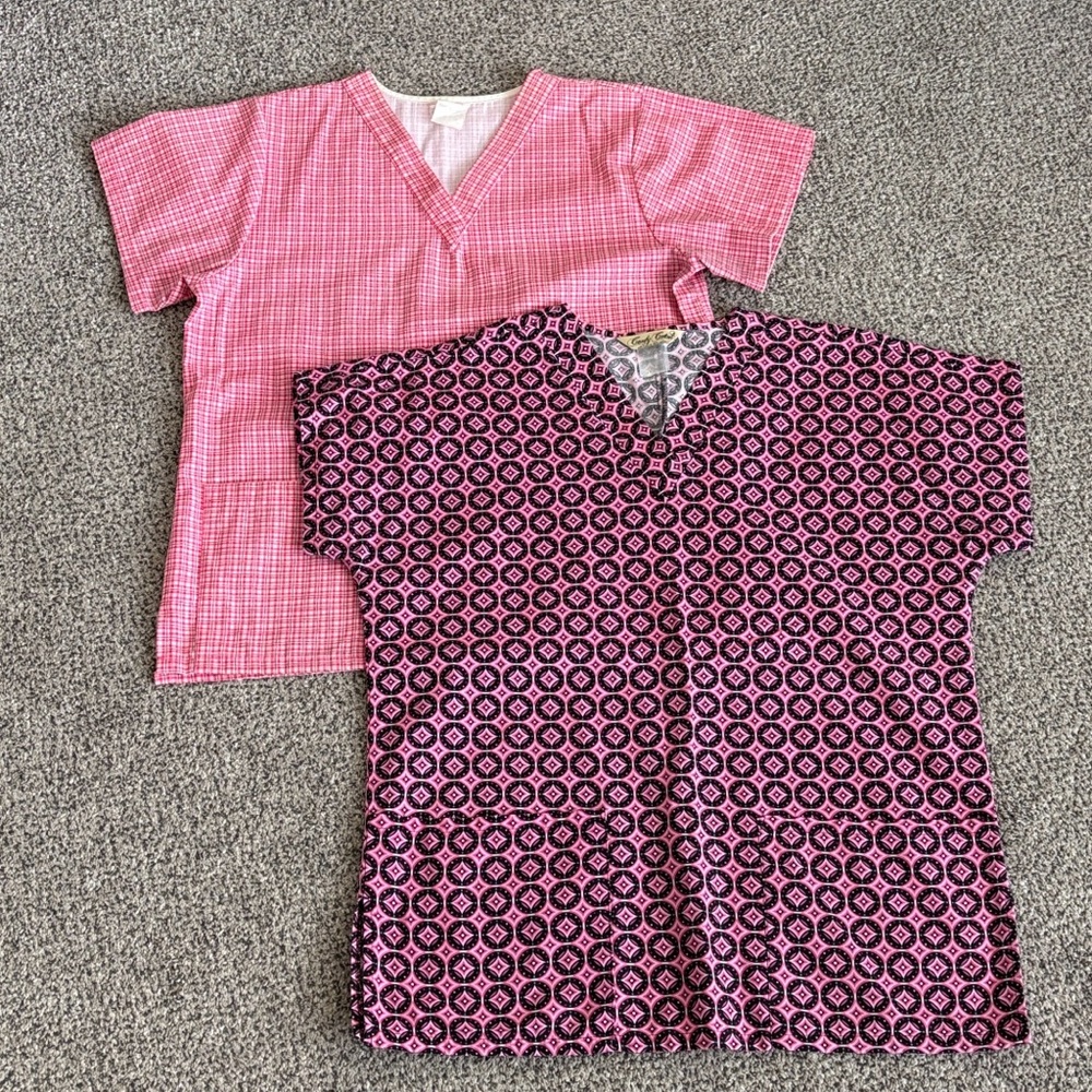 Lot of 15 Scrub Tops - Picture 9 of 10